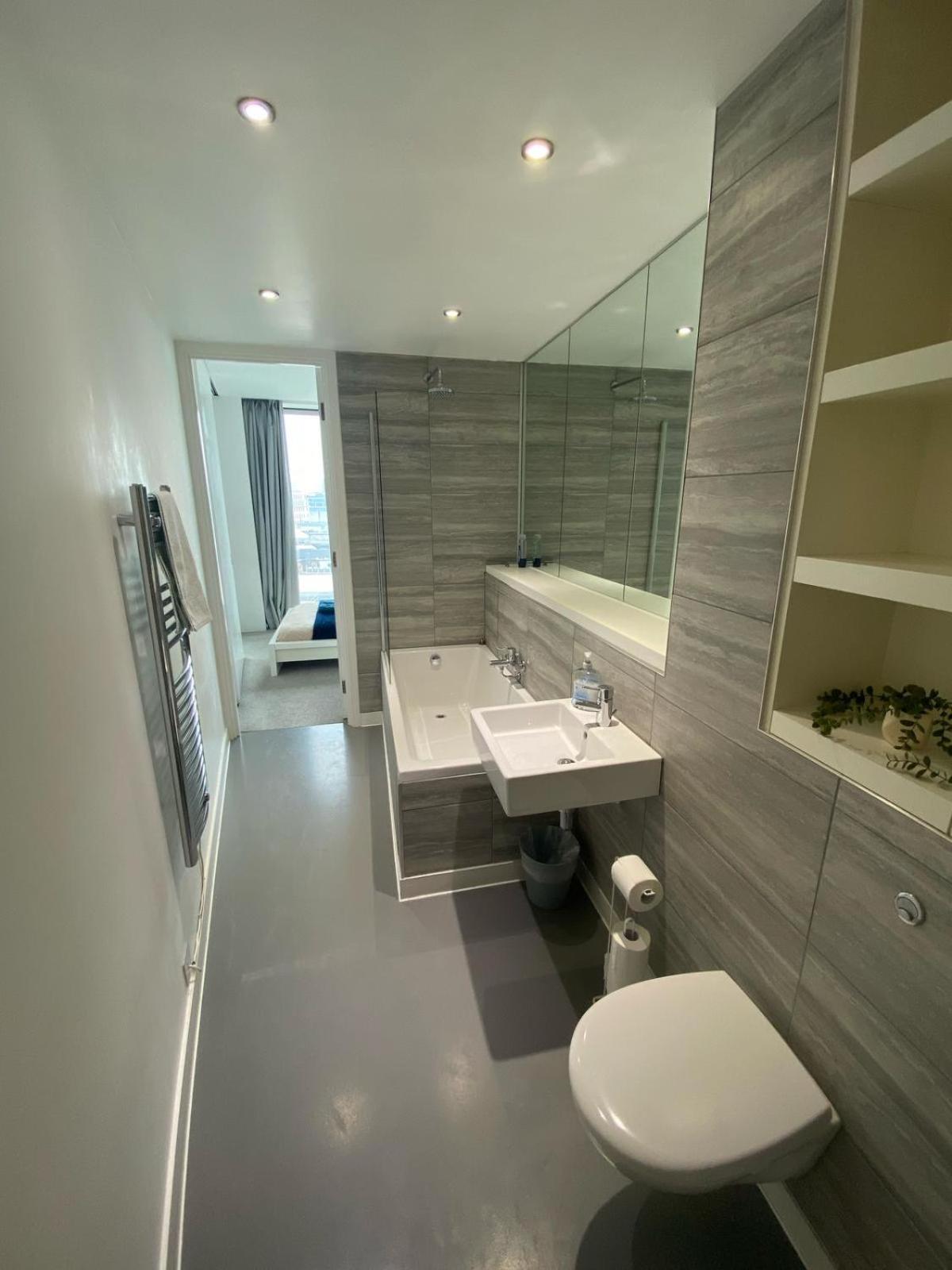 Centre, 1-bedroom Apartment *
